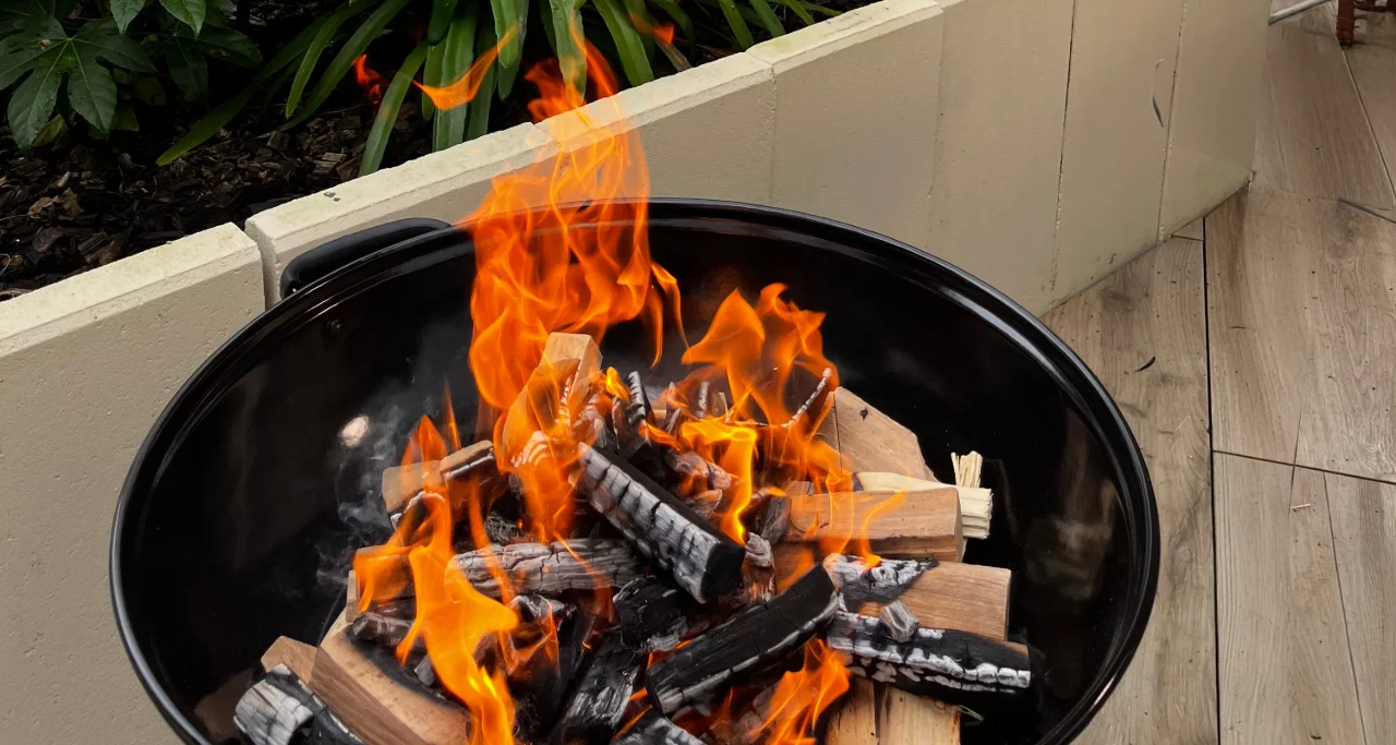 Comment faire bruler du boisau barbecue.png